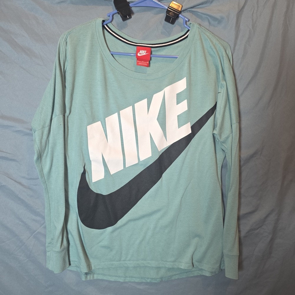 Nike Shirt Womens Medium Teal Green Long Sleeve‎ Scoop Neck Graphic Logo